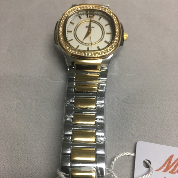 New women’s fashion watch - Picture 2 of 8